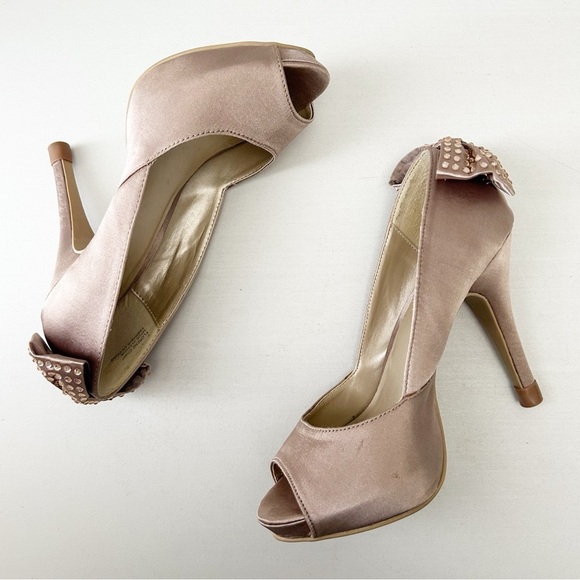 Expression Nude Blush Peep-Toe Satin Platform Heels Rhinestone Bows Size 7 - Picture 10 of 15